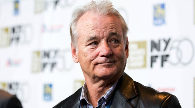 Bill Murray göğüs kıllarına saç ürünleri kullanıyor.