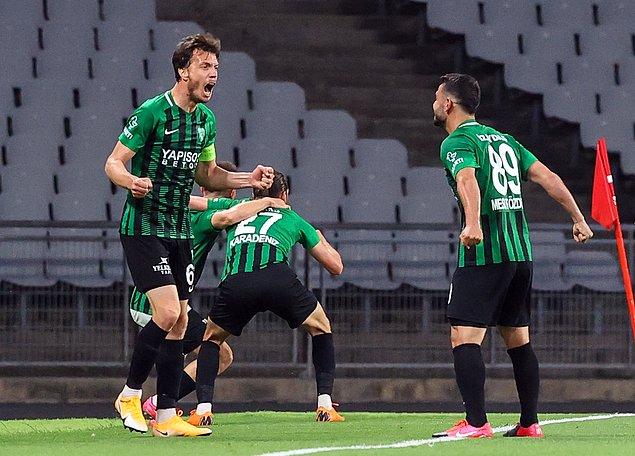 Kocaelispor, Sakaryaspor'u 4-0 yenerek Manisa ve Eyüpspor'un ardından TFF 1. Lig'e yükselen üçüncü takım oldu