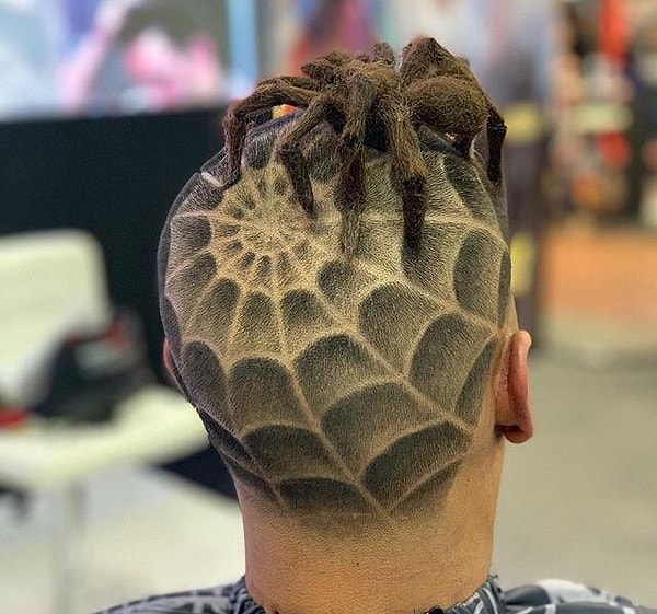 5. А представьте, у Человека паука была бы такая прическа