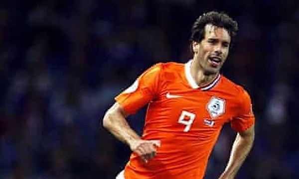 5. Ruud van Nistelrooy - 6