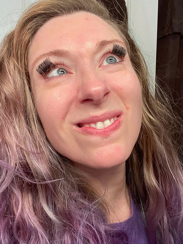 6. Я купила накладные ресницы. Они выглядят так естественно