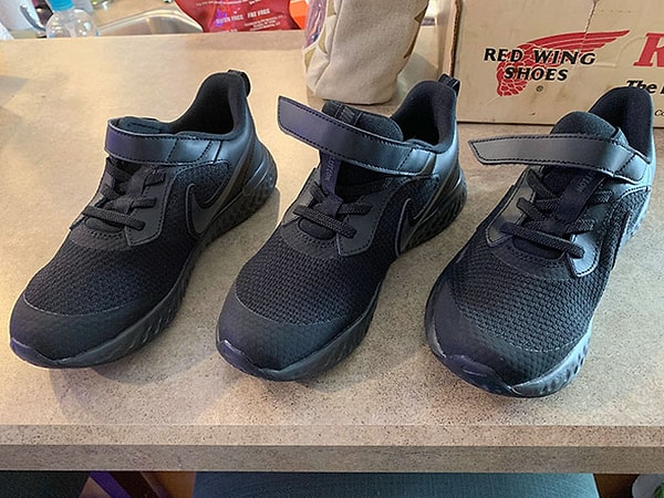 7. Заказал онлайн кроссы, а они отправили только одну правую пару. Продавец «исправил» проблему, прислав мне еще два таких кроссовка