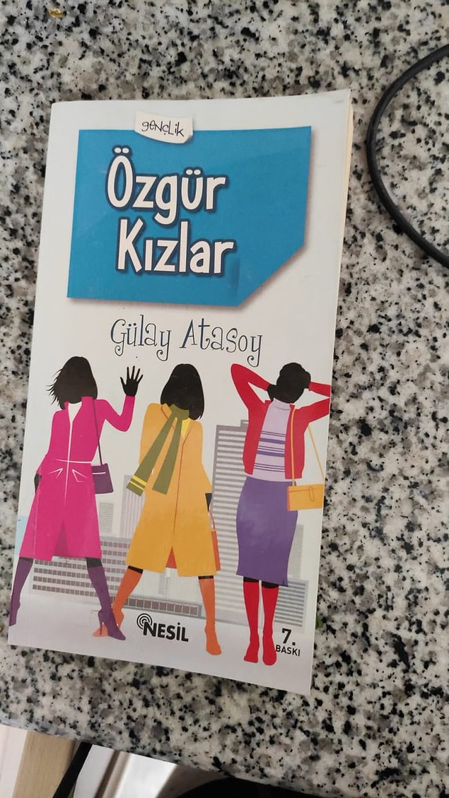 Gülay Atasoy isimli yazarın Özgür Kızlar isimli kitabının içeriği ise skandal.