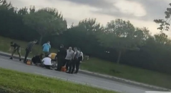 4 Aylık Hamile Kadını Hareket Halindeki Otomobilden Yola Attılar!