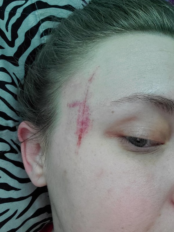 13. «Прошлой ночью в темноте я споткнулась о принтер, а потом ударилась лицом о другой принтер».