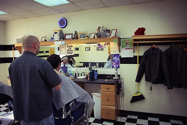 2. Моя жена стилист. Ее основная жалоба - это когда клиенты, в основном мужчины, но некоторые женщины, начинают изливать свои политические убеждения на всеобщее обозрение. Они как будто думают, что когда они садятся в этот стул, вся разговорная этикетка выбрасывается в окно, и сказанное не имеет никаких последствий