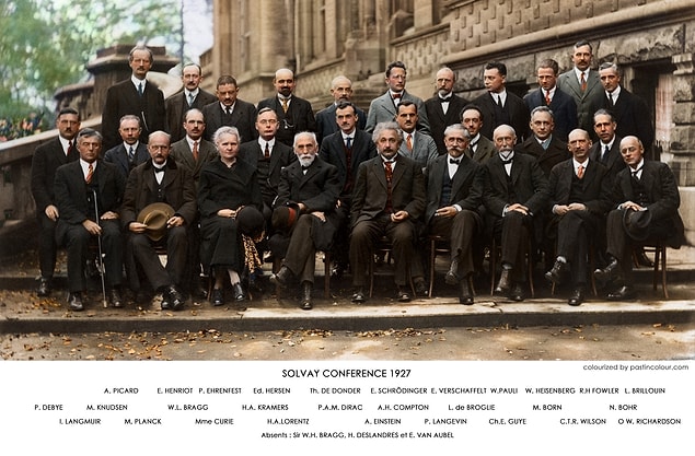 Ve Einstein’dan Planck’e, Schrödinger’den Niels Bohr’a kadar aklınıza gelebilecek birçok ünlü isim bir arada olduğu meşhur 5. Solvay Konferansı’nda çekilen fotoğraf karesindekine benzer bir atmosferde bilim insanlarımızla topluca yer almak dileğiyle...