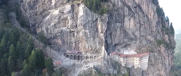14. Sümela Manastırı bir mühendislik harikası olarak bilinir.