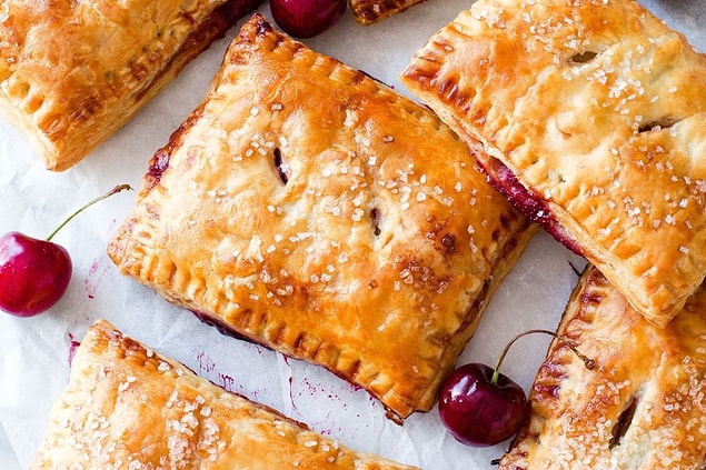 6. Vişne Dolgulu Milföy Börek Tarifi: