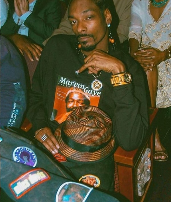 6. Мать Снуп Догга прозвала его Снупи, потому что знала, как сильно он любит собаку по имени Снупи, культового персонажа фильма «Арахис». Таким образом, Снуп Догг выбрал многозначительное имя персонажа в качестве своего сценического псевдонима.