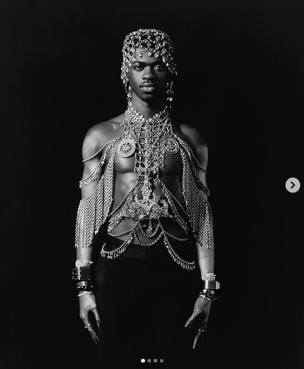 8. Когда Lil Nas X выбирал свой сценический псевдоним, поскольку имя каждого нового рэпера начиналось с «Lil», он добавил «Lil» к своему имени и выбрал этот сценический псевдоним, потому что подумал, что было бы забавно называть себя «Lil Nas».