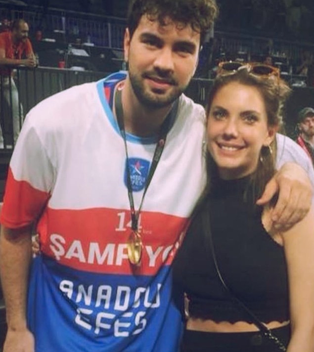 9. Eda Ece, geçtiğimiz gün Euroleague şampiyonu olan 'Efes' takımındaki sevgilisini sosyal medyada yaptığı paylaşımla tebrik etti!
