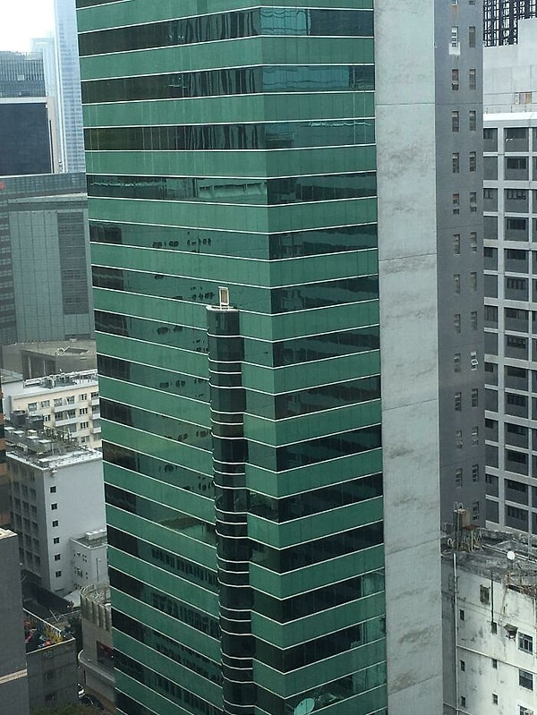 13. Самый маленький балкон в мире