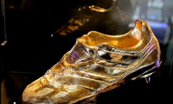 8. Son olarak turnuvada Altın Ayakkabı ödülünü hangi futbolcu almıştır?