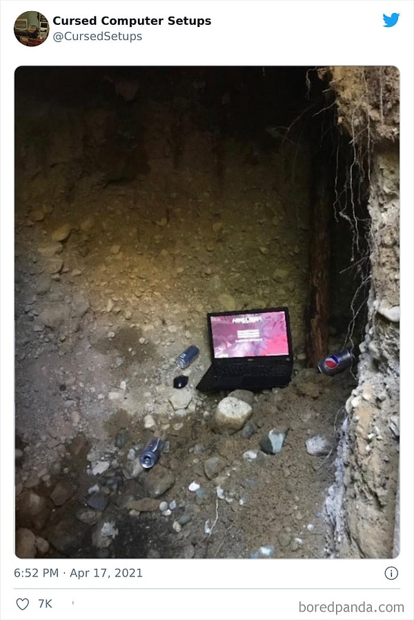 12. Даже в пещерах люди имеют ноутбуки. До чего же дошел прогресс