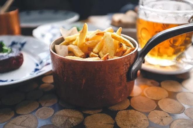 Sadece 8 Adımda Fast Food Restoranlarındakinden Farksız Çıtır Çıtır Patates Kızartması Hazırlayabilirsiniz