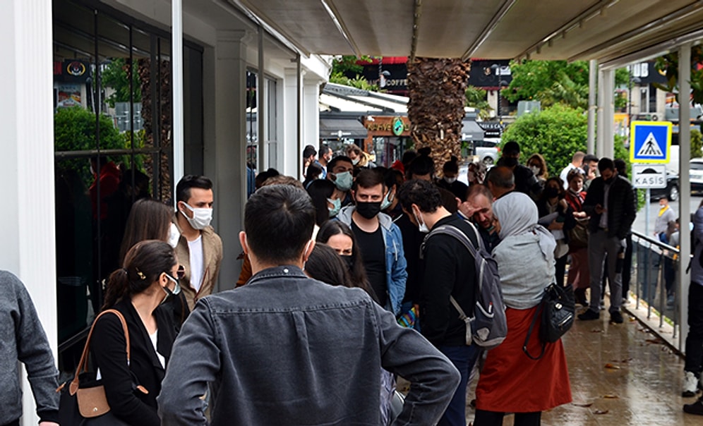 Evlendirme Dairesi Önünde Nikah Tarihi Kuyruğu Oluştu