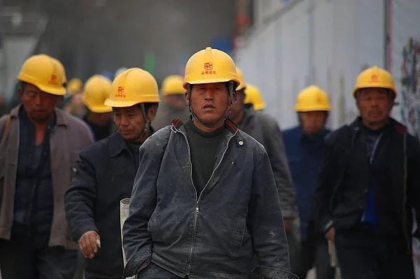 Journal of Development Economics’de yayınlanan Zhibo Tan ve Xiaobo Zhang'in yazmış olduğu bir rapora göre Çin’de yaşanan ve aslında öncesinde önlenebilmesi olası olan birçok iş kazası ve yaralanmanın da nedeni bu.