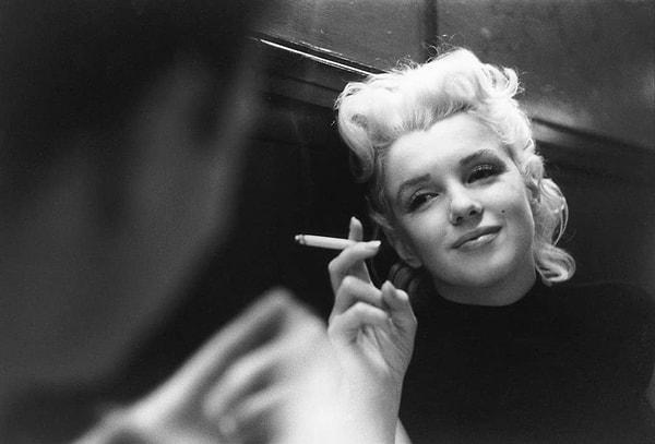 Ancak Monroe bundan çok daha fazlasıydı. Onun hayatı yüzlerce zorluk ve travmalarla doluydu.