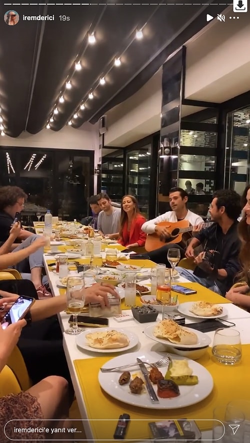 Şarkılar, türküler, komiklikler, şakalar derken 21:00 olan yasak saatini umursamayan ünlülerin gecesi bir miktar tatsız bitti.