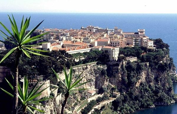 24. Monako'da aynı zamanda sosyal konutlandırma sistemi bulunmaktadır. Ancak, yalnızca Monako vatandaşları olan Monegask bu ayrıcalığı kullanabilir.