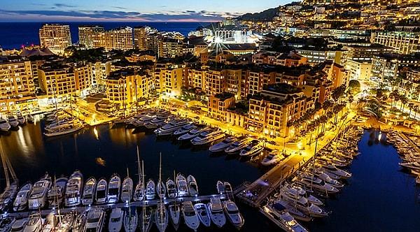 33. Günümüzde, Monako'da boş alan gittikçe azalıyor, bu nedenle yetkililer, BAE'de olduğu gibi Monako çevresinde yapay adalar oluşturmak için bir proje uygulamaya başladı.
