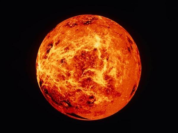 Gidilecek olan gezegen Venüs, Güneş Sisteminde, Güneş'e uzaklık bakımından ikinci sıradaki, sıcaklık bakımından da birinci sıradaki gezegendir. Dünya'ya olan mesafesi ise 41.4 milyon kilometre...
