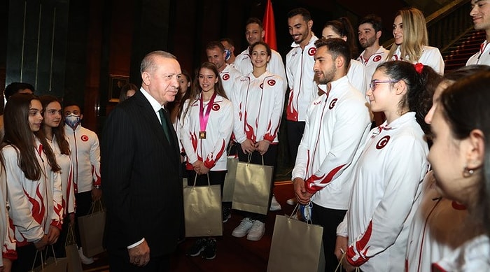 Erdoğan'dan Cimnastikçilere İlginç Uyarı: 'Madalyaları Çaldırmayın'