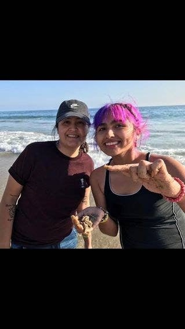 Бренда (слева) и ее двоюродная сестра Хейли (справа).