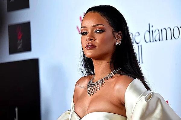 33 yaşındaki ünlü müzisyen ve tasarımcı Rihanna yine olay bir Vogue çekimine imzasını attı!😍