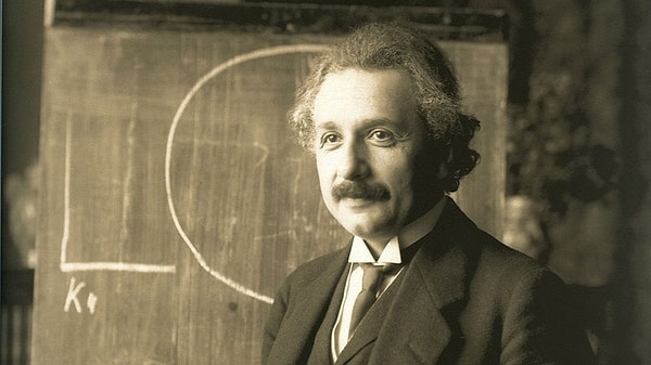 5. Albert Einstein'ın son sözlerini asla bilemeyeceğiz.