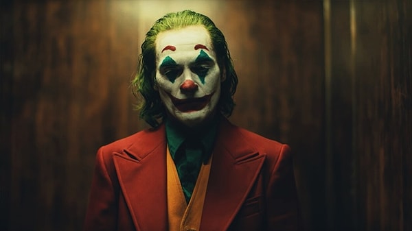 14. Joker’ın senaryosunu Scott Silver ile birlikte yazan, aynı zamanda yöneten Todd Phillips, Joker 2 filminin de senaryosunu kaleme alacak.