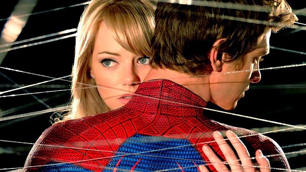 17. Emma Stone 'Spider-Man: No Way Home' filminde olacağı yönündeki iddiaları yalanladı.