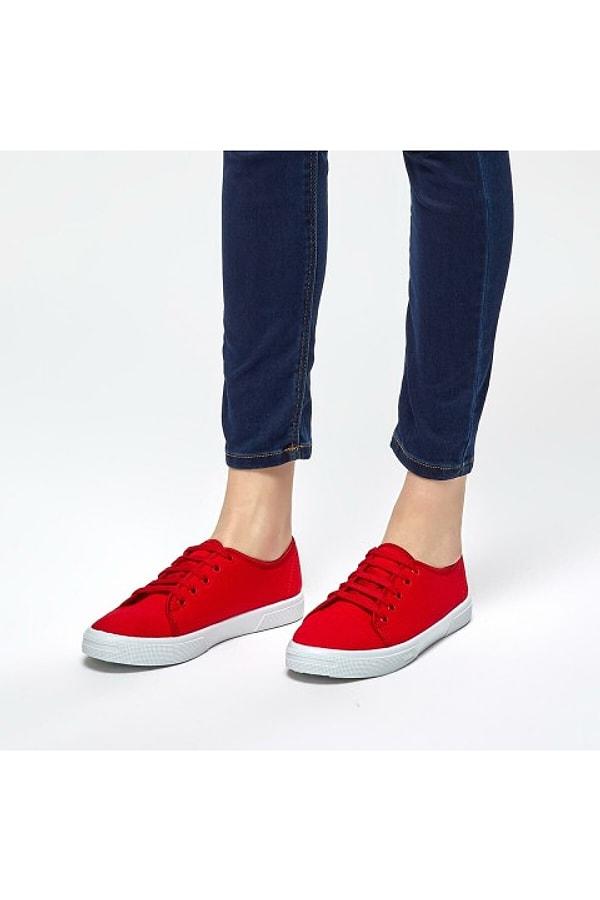 5. Kırmızıyı klasik ayakkabılarda kullanıyoruz, peki ya spor ayakkabılar?