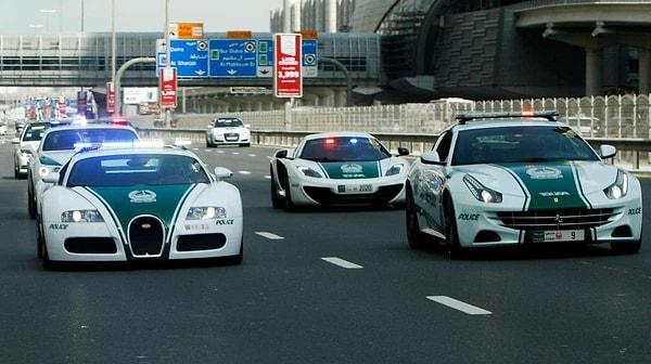 8. "Dubai'deki polis arabaları o kadar lüks ki birçoğu Lamborghini, Ferrari ve Astin Martin marka!"