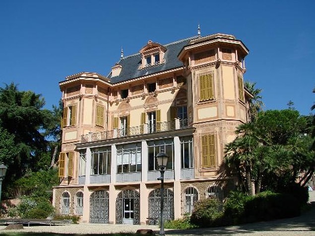 Böylece hayatının son durağı 2 Mayıs 1923'te gelmiş olduğu İtalya, San Remo olur Vahdeddin'in. Onu İtalya'da karşılayanlar arasında Damat Ferid Paşa da vardır, son kez görüşürler.