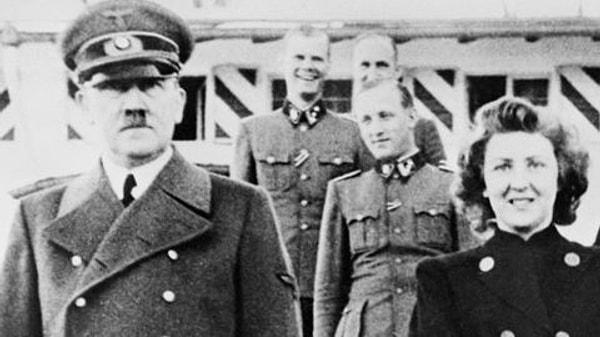 Hitler ilişkileri boyunca Eva ile olan fotoğraflarının yayınlanmasını engelledi ve hatta pek çok etkinlikte Eva'yı görmezden geldi.