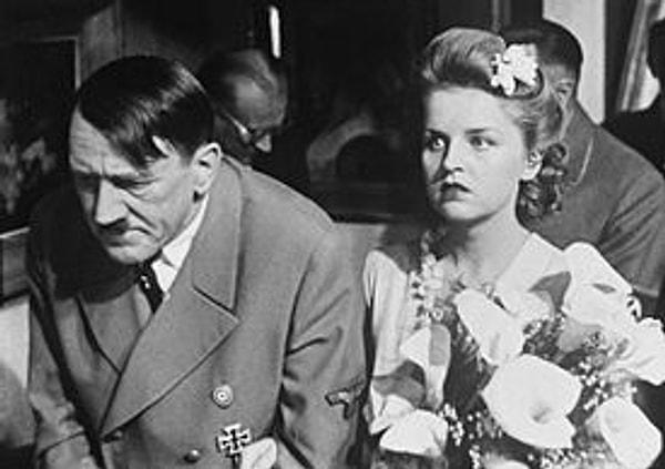 İkinci Dünya Savaşı'nın sonlarında Üçüncü Reich yıkılırken Hitler en sonunda Eva'ya istediğini verdi ve 29 Nisan 1945'te çift sivil bir tören ile evlendi.