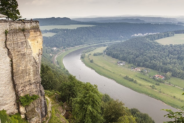 5. Elbe nehri Çekya'da doğan irili ufaklı akarsulardan doğmuştur.