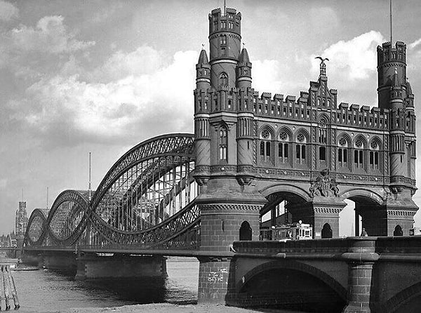 1. Оригинальный мост Neue Elbbrücke (Новый Эльбский) 1887-1959 годов в Гамбурге, Германия