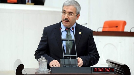 AKP’li Eski Vekil Kızılay'dan 30 Bin TL Maaş Alıyor: Eşinin de Aynı Kurumda 3 Ayrı Koltuğu Var!