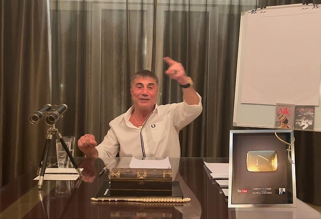5. 100 Bin Abone ödülü gelmiş Youtube'dan.