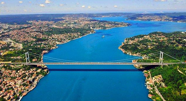 24. Hem Türkiye'nin hem de Dünya'nın en dar boğazı 0,5 km genişliği ile İstanbul Boğazı'dır.