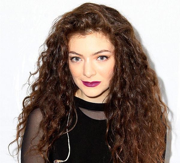1996 doğumlu şarkıcı Lorde, 2013'te 17 yaşındayken 'Royals' şarkısıyla tüm dünyanın tanıdığı bir yıldıza dönüşmüştü.