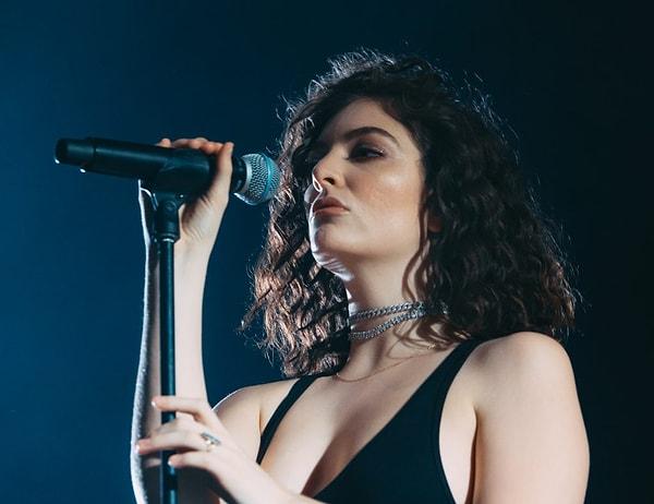 Sadece müzikten değil, sosyal medyadan da çekilen Lorde bir anda kayıplara karışmıştı.