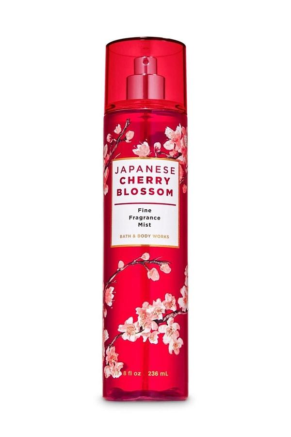 7. Eskiden bu kadar fazla çeşit yokken favorimdi Bath&Body Works Japanese Cherry Blossom...