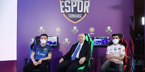 AK Gençlik Espor Turnuvasının Finaline Katılan Cumhurbaşkanı Erdoğan: “Esporu Desteklemeyi Sürdüreceğiz.”