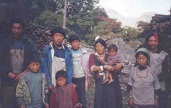 5. Nepal'daki bazı kabilelerde erkek kardeşler bir kadını paylaşıyorlar.
