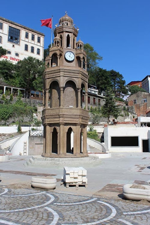 Geçtiğimiz yıllarda Giresun'da epey tartışmalara neden olmuş bu kule. AK Partili Şenlikoğlu, kulenin yıkım kararını vatandaşlardan gelen tepkiler üzerine aldıklarını dile getirmiş.