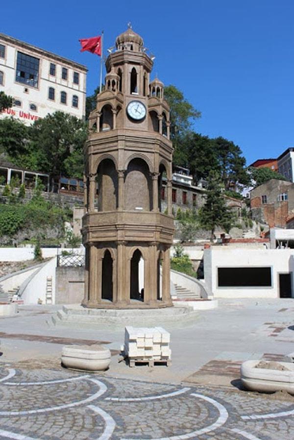 Geçtiğimiz yıllarda Giresun'da epey tartışmalara neden olmuş bu kule. AK Partili Şenlikoğlu, kulenin yıkım kararını vatandaşlardan gelen tepkiler üzerine aldıklarını dile getirmiş.